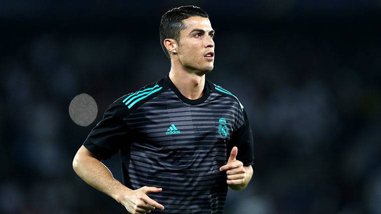 Cristiano Ronaldo, durante un calentamiento con el Real Madrid