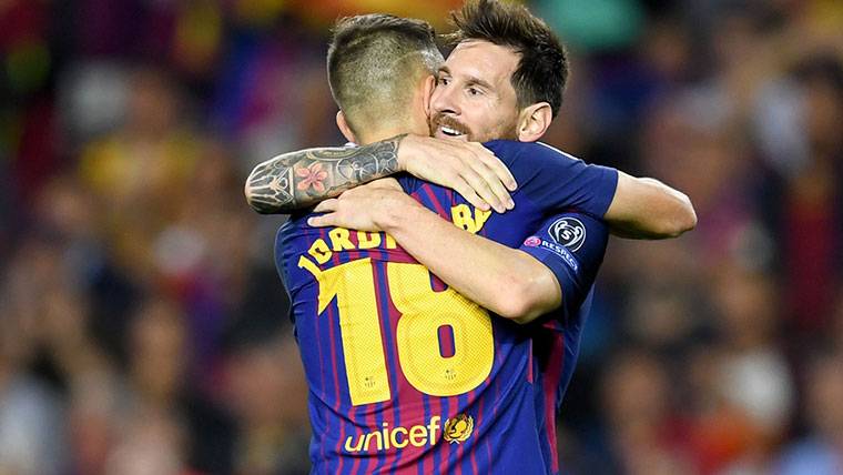 Leo Messi and Jordi Alba, celebrating a marked goal in the Camp Nou