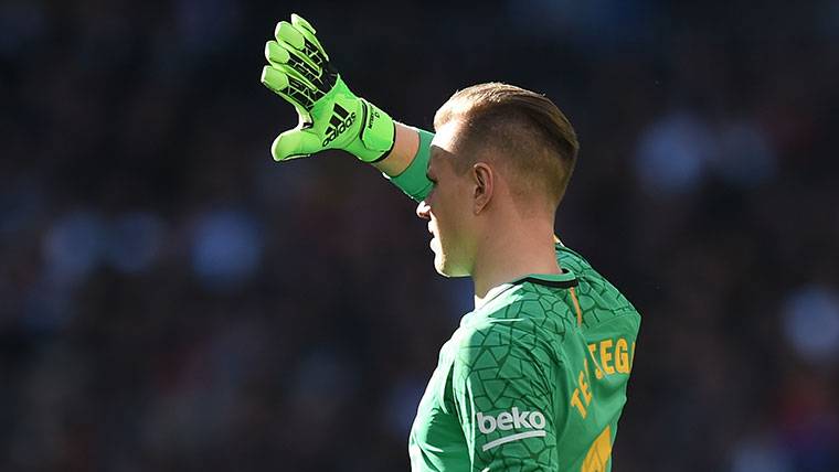 Ter Stegen, struggling against the sun in an image of archive