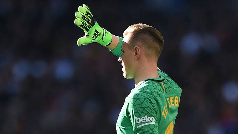 Ter Stegen, luchando contra el sol en una imagen de archivo