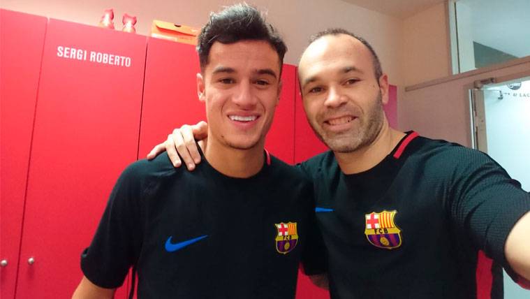 Philippe Coutinho and Andrés Iniesta in the changing room of the FC Barcelona