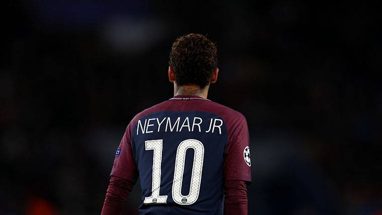 Neymar Jr, during a party with Paris Saint-Germain this course