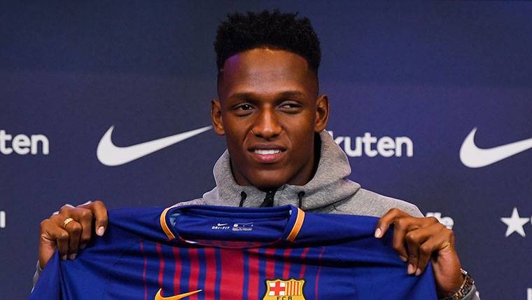 Yerry Mina, durante su presentación en el Camp Nou