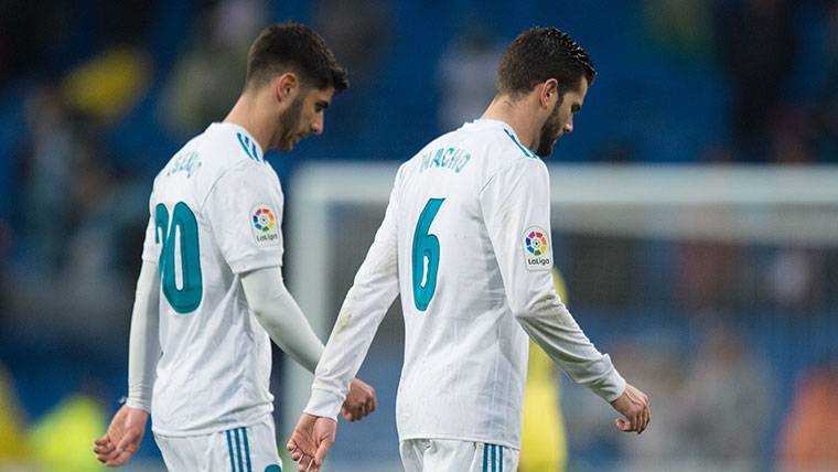 Jugadores del Real Madrid, marchándose cabizbajos tras la última derrota