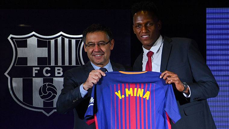 Yerry Mina, presentado en el Espai Roma junto a Bartomeu