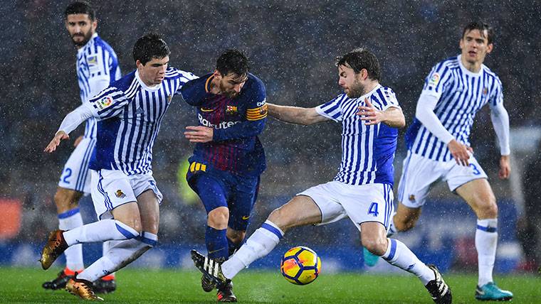 Messi, controlando un balón en el Real Sociedad-Barça