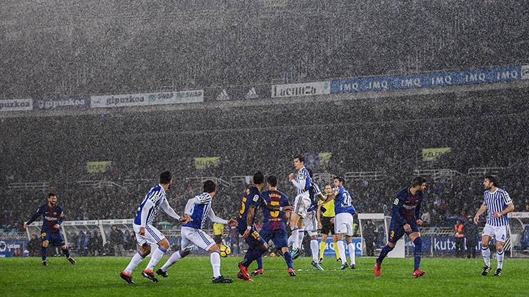 The FC Barcelona, confronting to the Real Sociedad under the gale