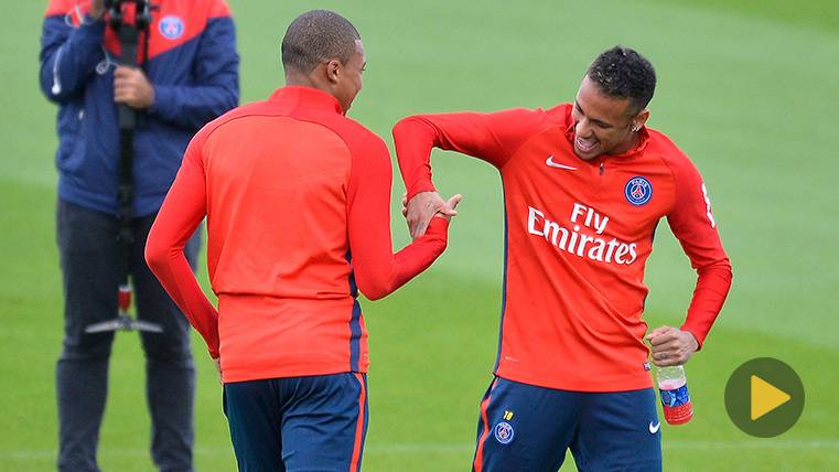 Neymar And Kylian Mbappé in a training of Paris Saint-Germain