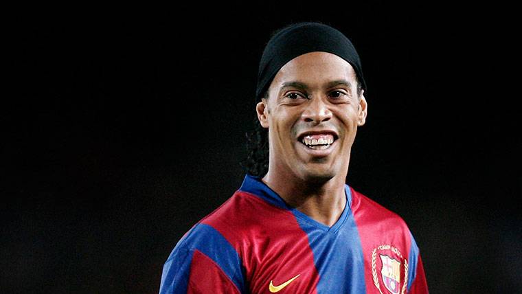 Ronaldinho, durante un partido con el FC Barcelona