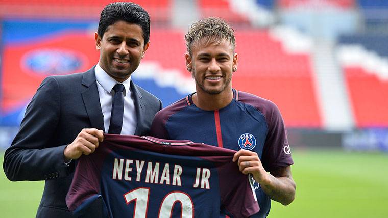 Neymar Jr And Nasser To the-Khelaifi, during the presentation of the Brazilian
