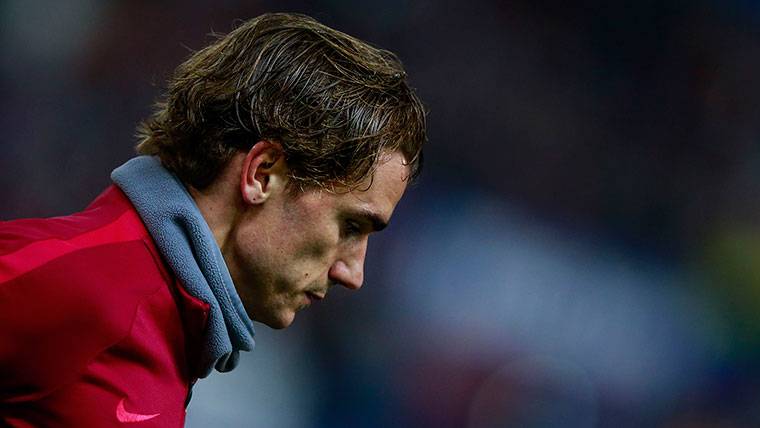 Antoine Griezmann, durante un calentamiento con el Atlético