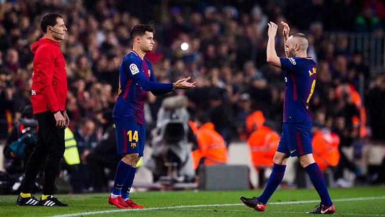 Coutinho Went out by Iniesta against the Espanyol in the Camp Nou