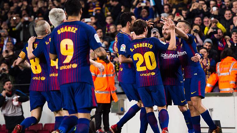 El FC Barcelona, celebrando uno de los goles al Espanyol