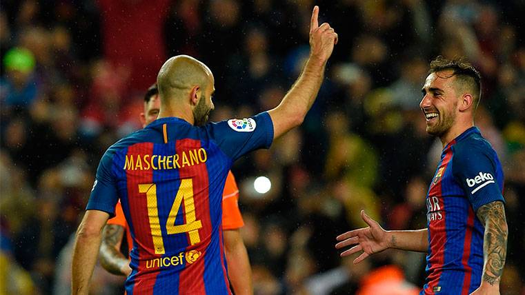 Javier Mascherano celebrates his first goal with the FC Barcelona
