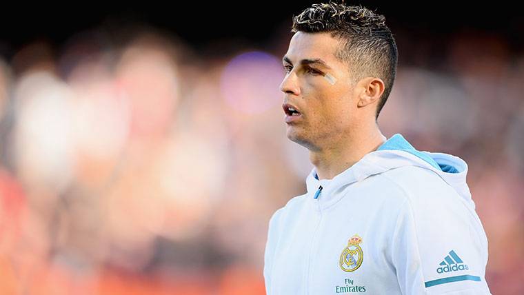 Cristiano Ronaldo, with a dressing owing to his brecha near of the eye