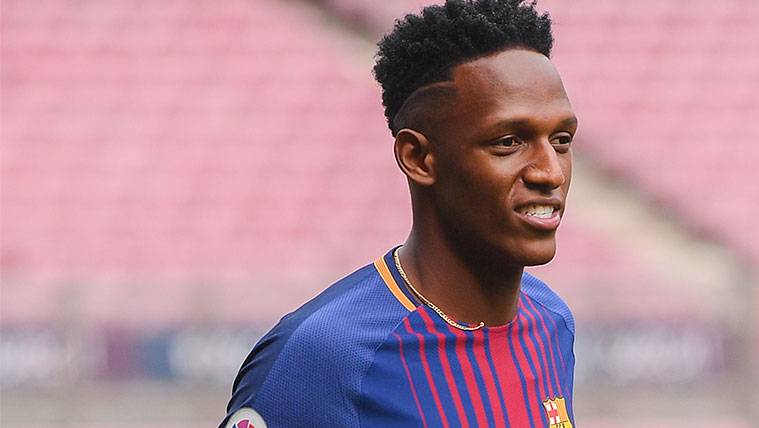 Yerry Mina during his presentation with the FC Barcelona