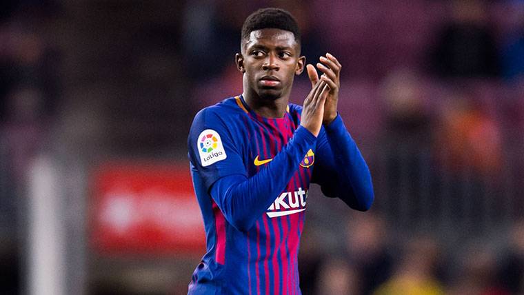 Ousmane Dembélé, aplaudiendo antes de marcharse sustituido