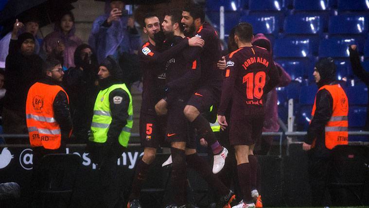 The celebration of Gerard Hammered commanding callar to the terracing of the RCDE Stadium