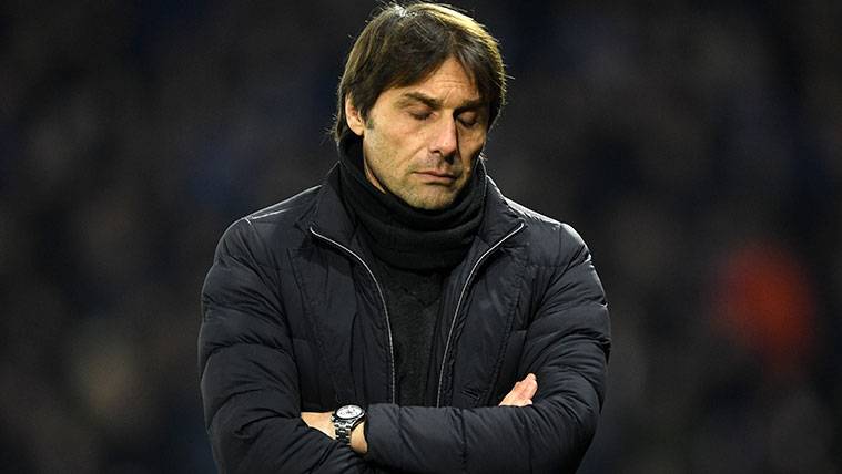 Antonio Conte en un partido del Chelsea