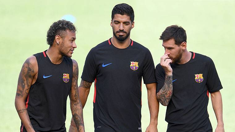 Neymar, Suárez y Messi, durante un entreno
