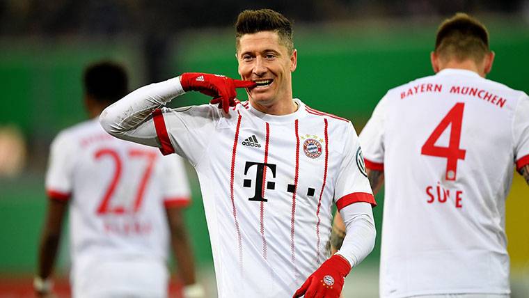 Robert Lewandowski, celebrando un gol marcado con el Bayern