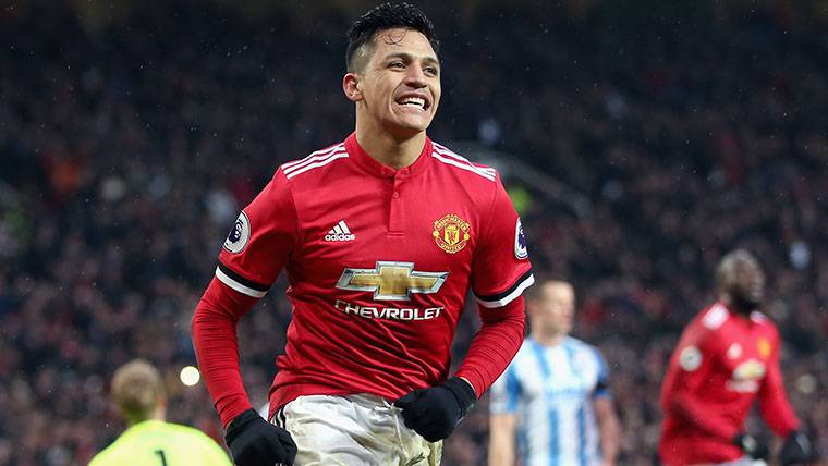 Alexis Sánchez, celebrating a marked goal with the Manchester United