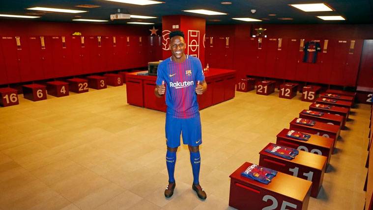 Yerry Mina en el vestuario del FC Barcelona