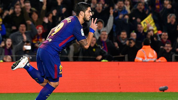Luis Suárez celebra un gol con el FC Barcelona