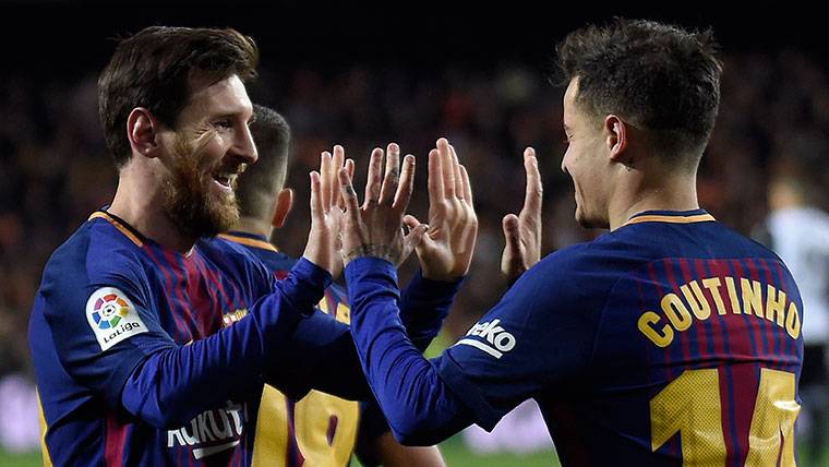 Leo Messi and Coutinho, celebrating a goal