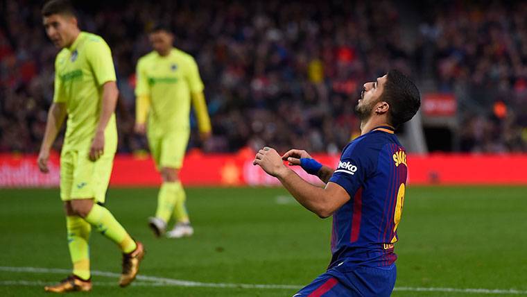 Luis Suárez, lamentándose tras fallar una ocasión con el FC Barcelona