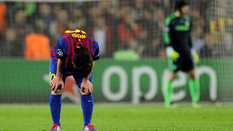 Leo Messi, cabizbajo after failing a penalti against Chelsea