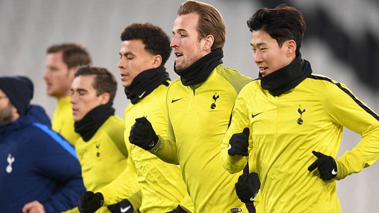 Harry Kane, training beside his mates of the Tottenham