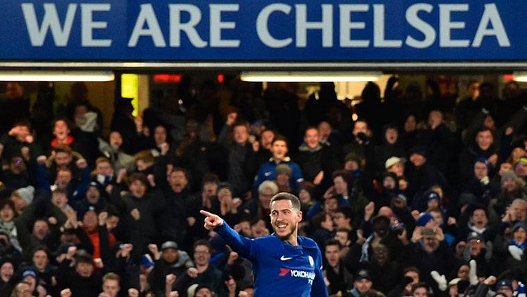 Eden Hazard celebrates a goal with Chelsea in Stamford Bridge