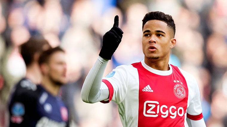 The son of Kluivert, playing with the Ajax