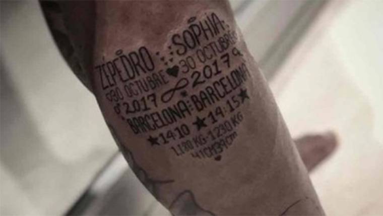 El nuevo tatuaje de Paulinho con motivo del nacimiento de sus dos hijos