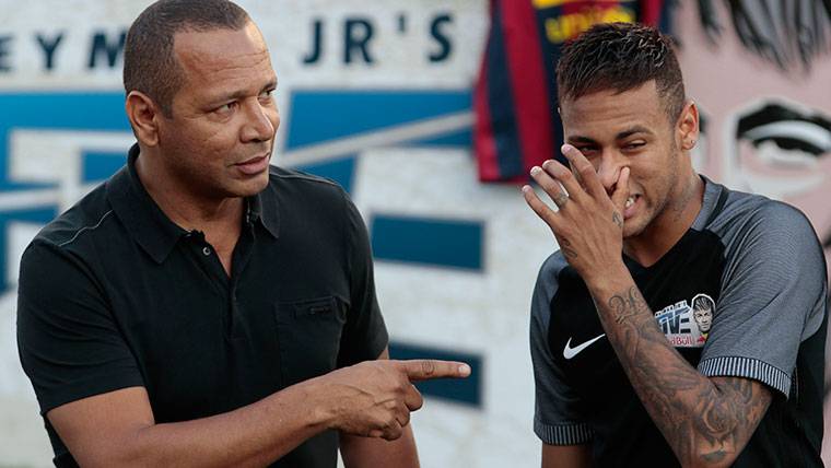 Neymar Jr y Neymar Sr, durante un acto en una imagen de archivo