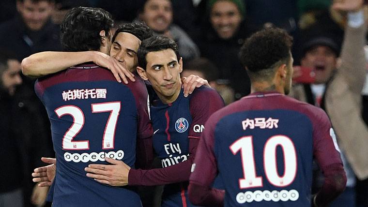 Neymar Jr And the PSG, celebrating one of the goals to the Strasbourg