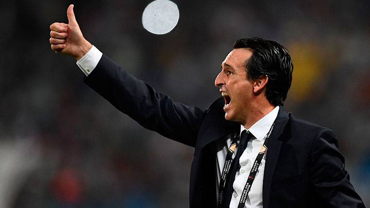 Unai Emery en un partido del Paris Saint-Germain