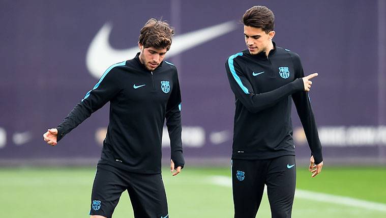 Sergi Roberto y Marc Bartra en un entrenamiento del FC Barcelona