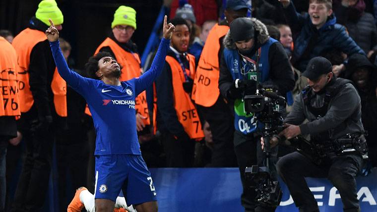 Willian, celebrando el gol marcado contra el Barça en Stamford Bridge