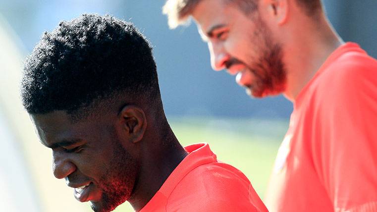 Samuel Umtiti y Gerard Piqué en un entrenamiento del FC Barcelona