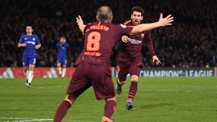 Leo Messi and Andrés Iniesta, celebrating the goal in Stamford Bridge