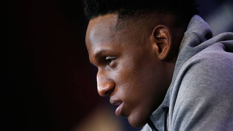 Yerry Mina in a press conference with the FC Barcelona