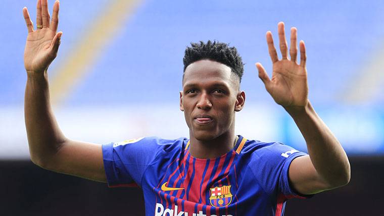 Yerry Mina, presented with the FC Barcelona in the Camp Nou