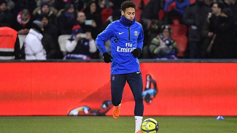Neymar Jr, durante un calentamiento con el Paris Saint-Germain