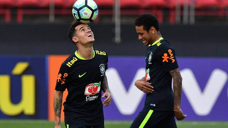 Neymar Jr y Coutinho, en un entreno con la selección de Brasil