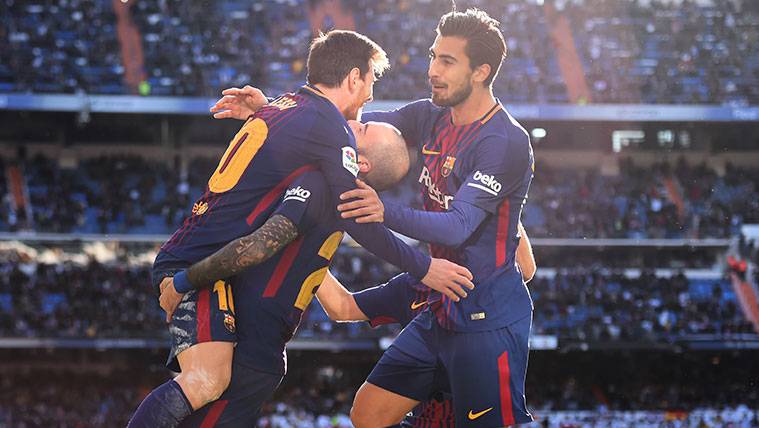 Los jugadores del FC Barcelona celebran un gol en el Clásico