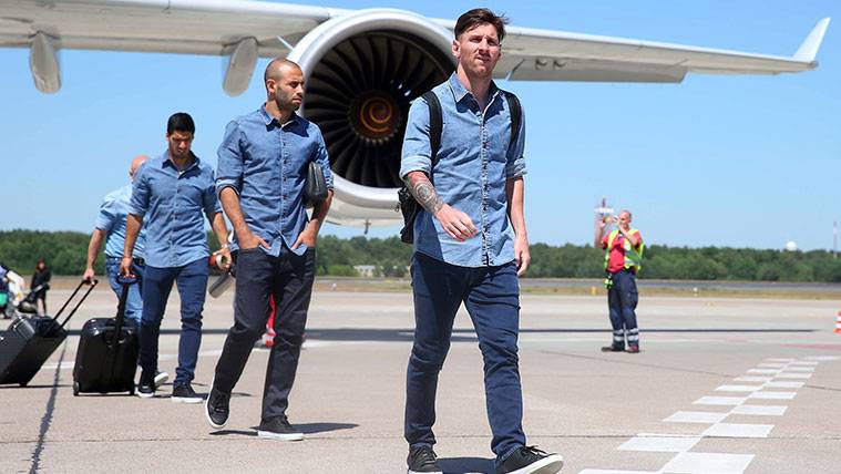 The players of the FC Barcelona during a trip of the team
