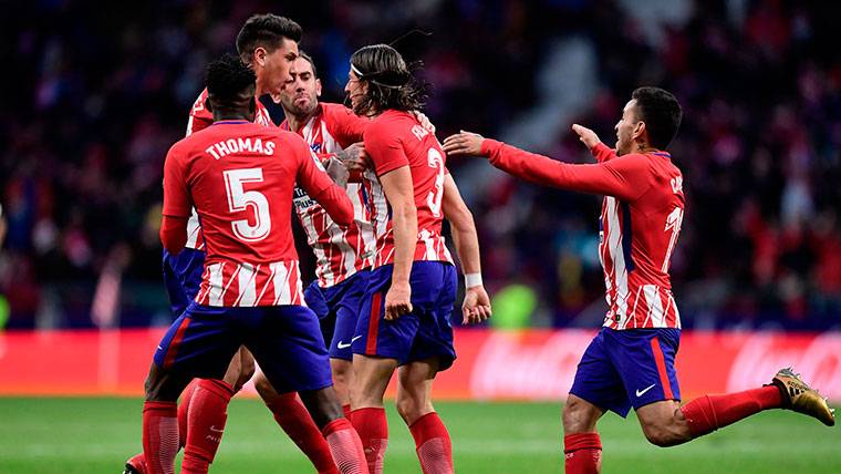 Jugadores del Atlético, celebrando un gol