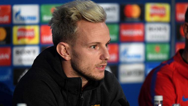 Ivan Rakitic, durante una rueda de prensa con el FC Barcelona